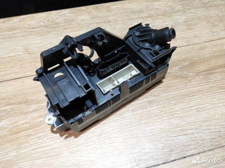 Блок управления печкой Volkswagen Passat B6 1.9