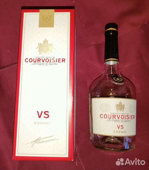 Бутылка с коробкой от Qourvoisier 0,7л