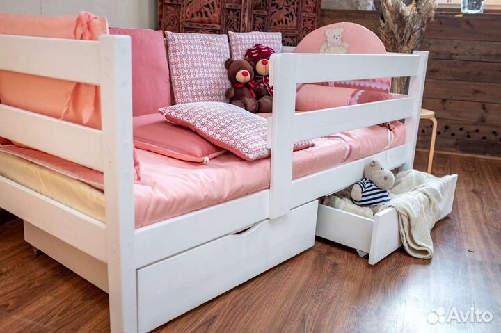 Детская кровать из массива
