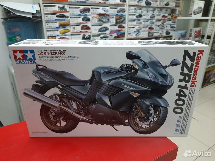 14111 Kawasaki ZZR1400 1:12 Tamiya