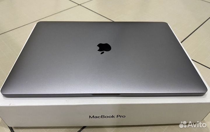 Macbook pro 15 2017 i7 16gb