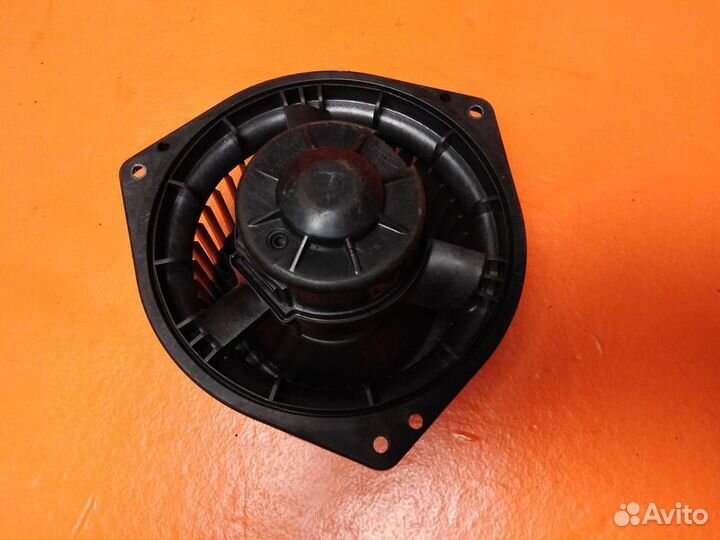 Вентилятор отопителя салона задний Nissan