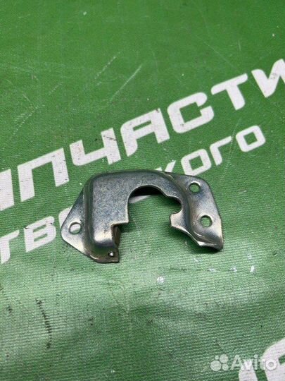 Ответная часть замка двери Лада 2105