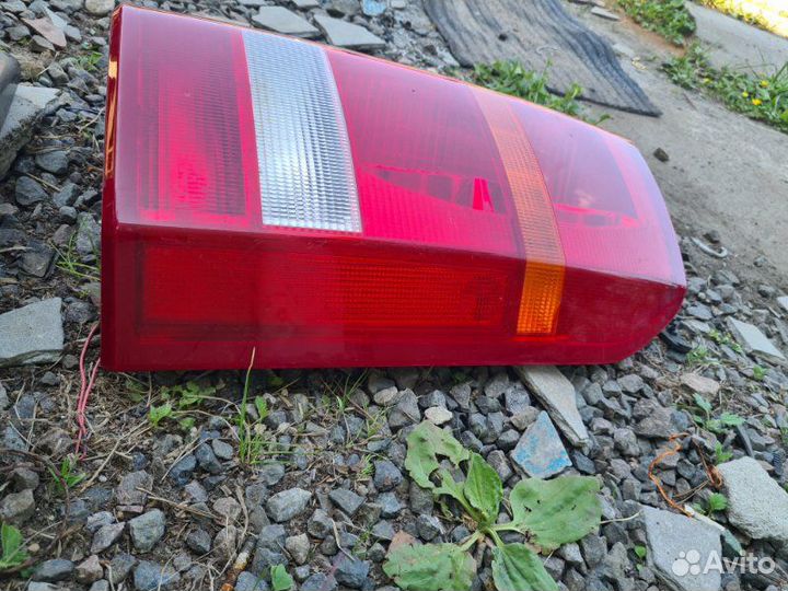 Фонарь задний правый Land Rover Discovery 3