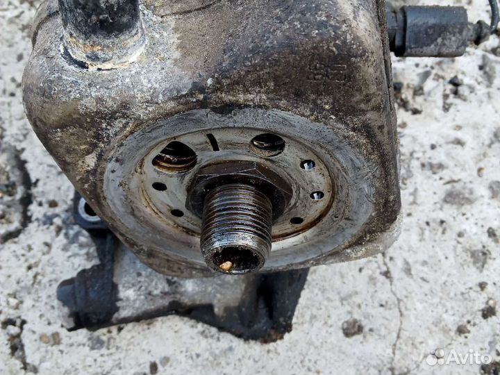 Корпус масляного фильтра VW Golf 4