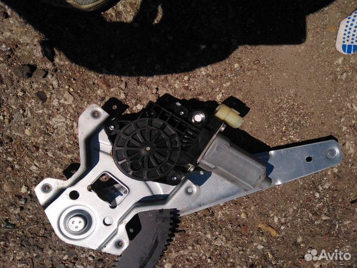 Стеклоподъемник задний левый Hyundai Getz G4EE