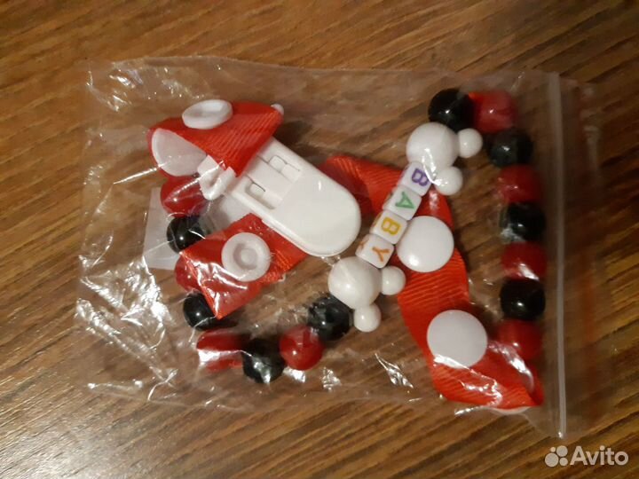 Прищепка для пустышки