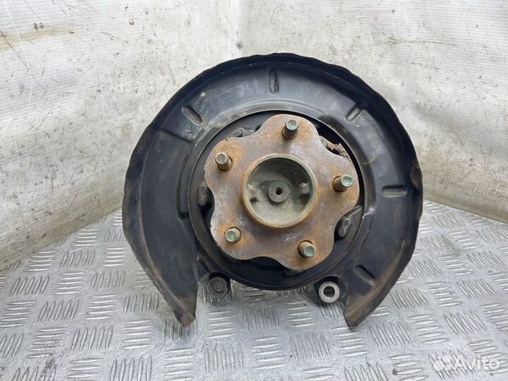 Щит опорный задний левый Nissan X-Trail T30 QR20DE