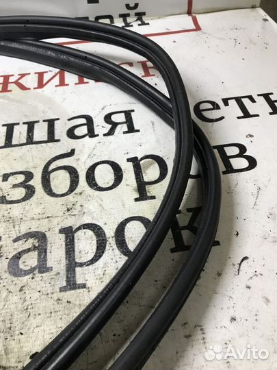 Уплотнитель багажника Nissan Pathfinder