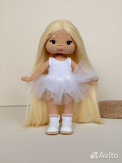 Вязаная кукла ручной работы