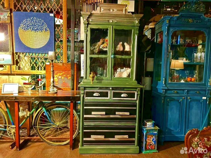 Буфет антикварный зеленого цвета