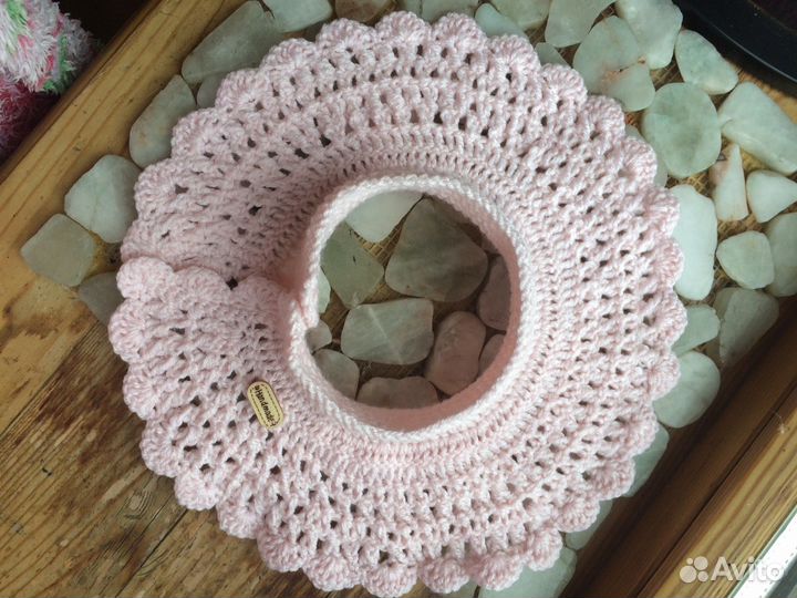 Новая вязаная шапочка и манишка на 1 год