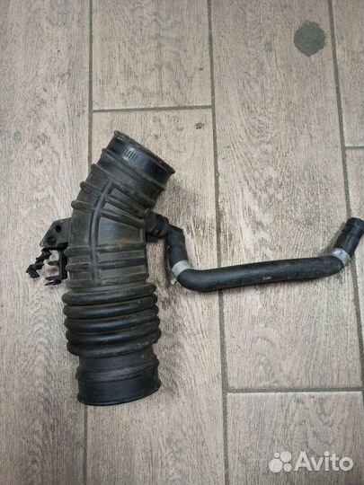 Патрубок воздушного фильтра Nissan Almera N15 2000