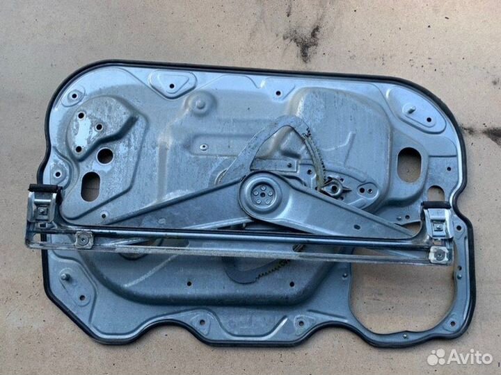 Стеклоподъемник передний правый Ford Focus 2