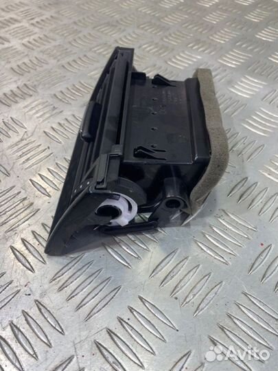 Дефлектор воздушный правый Skoda Octavia 5E cwva