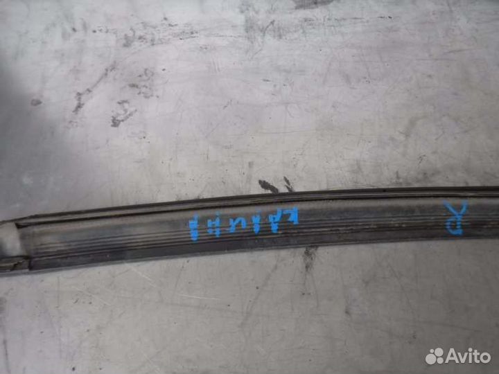 Уплотнитель верхний правый Лада Калина 21114 2007