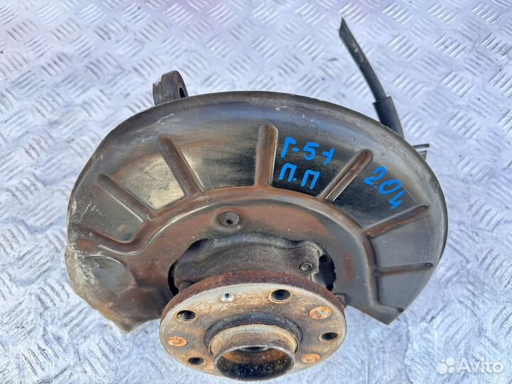 Кулак передний правый Golf 5 Plus 2.0