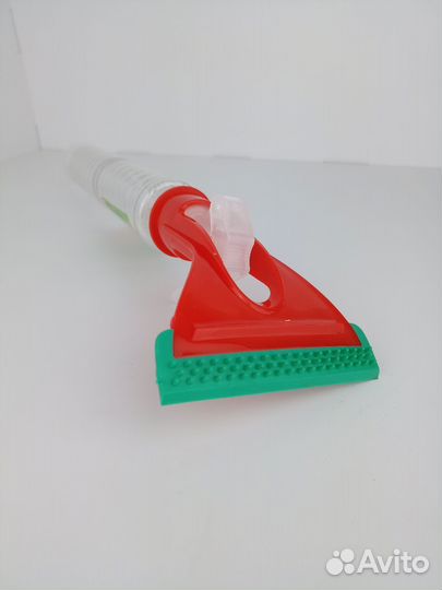 Водосгон с распылителем и ёмкостью под жидкость