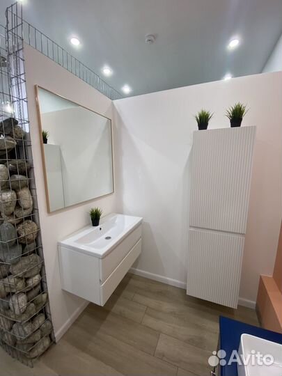 Тумба, пенал для ванной выставочный экземпляр