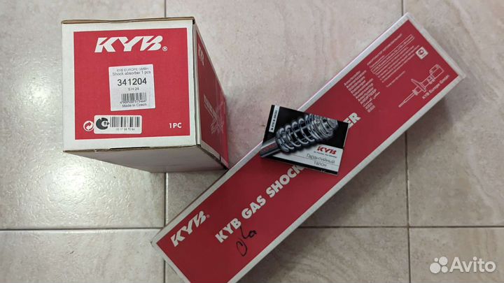 Комплект задних амортизаторов (KYB) Mits. Carisma