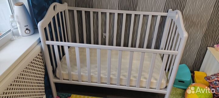 Детская кроватка с матрасом