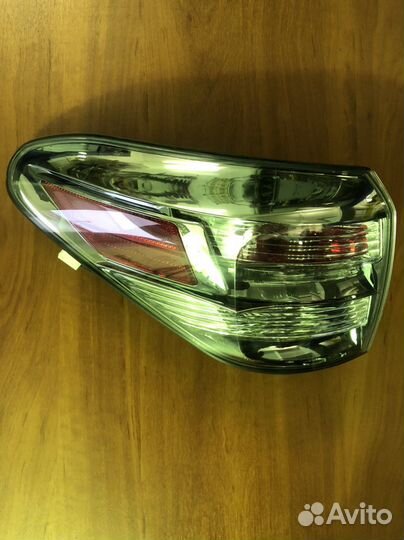 Фонарь внешний задний левый Lexus Rx350