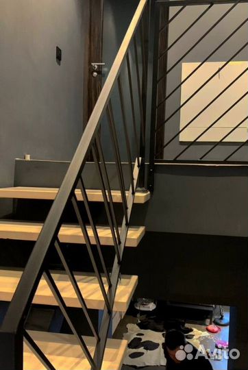 Лестница на металлокаркасе открытого типа