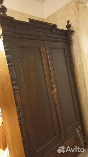 Шкаф старинный