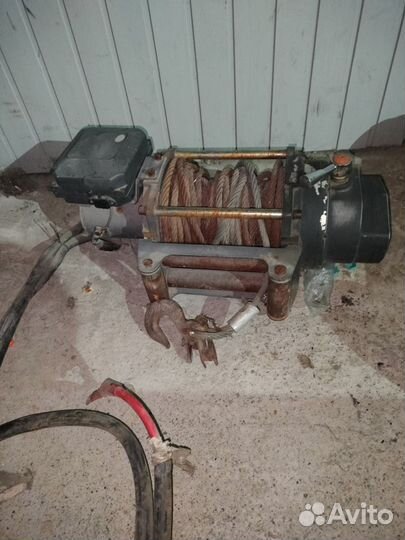 Лебедка электрическая автомобильная