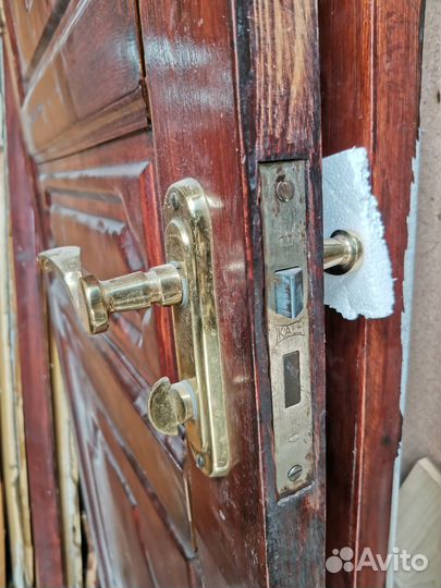 Двери межкомнатные деревянные б/у из массива