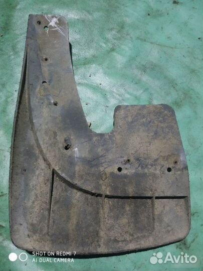 Брызговик задний правый Renault Logan