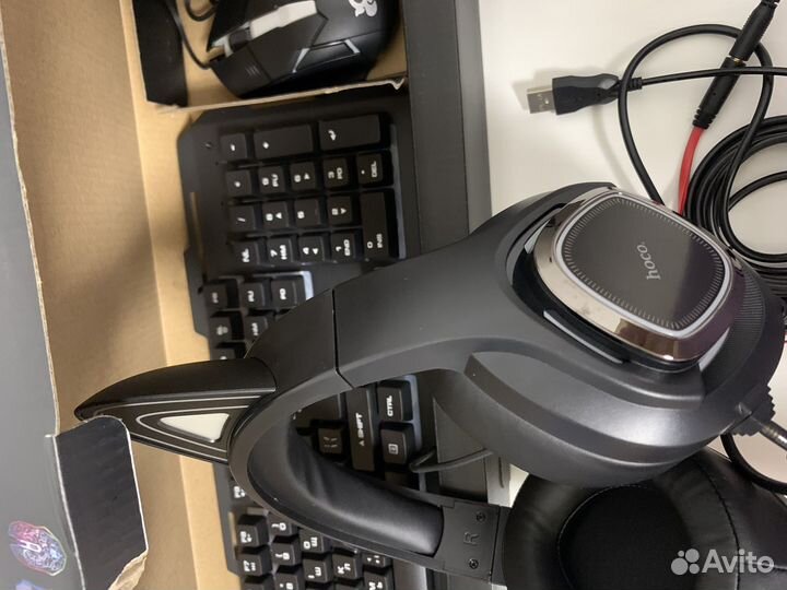 Наушники и клавиатура