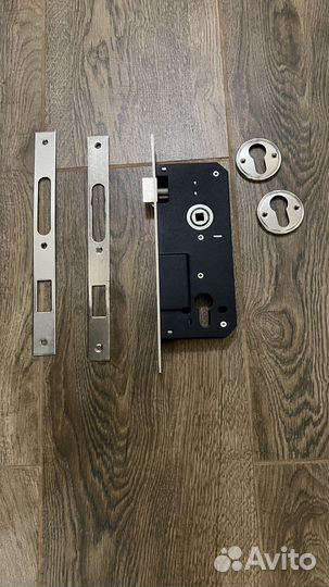 Петли для дверей замки