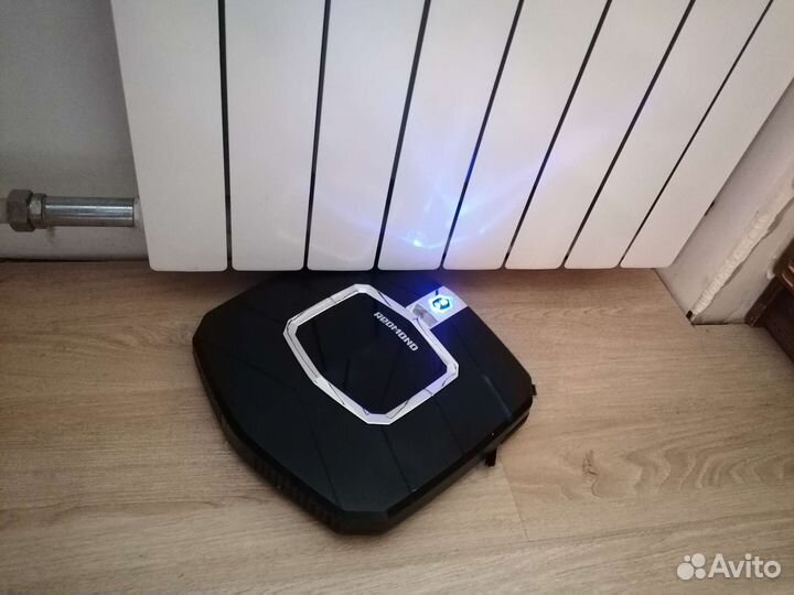 Робот пылесос Redmond rv 250