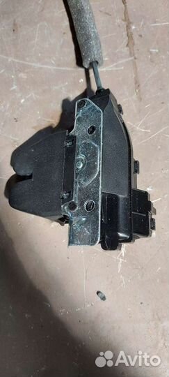 Замок багажника Mercedes w204