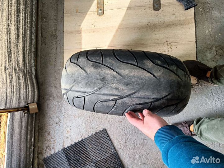 Задний баллон Michelen Commander 240/40/18