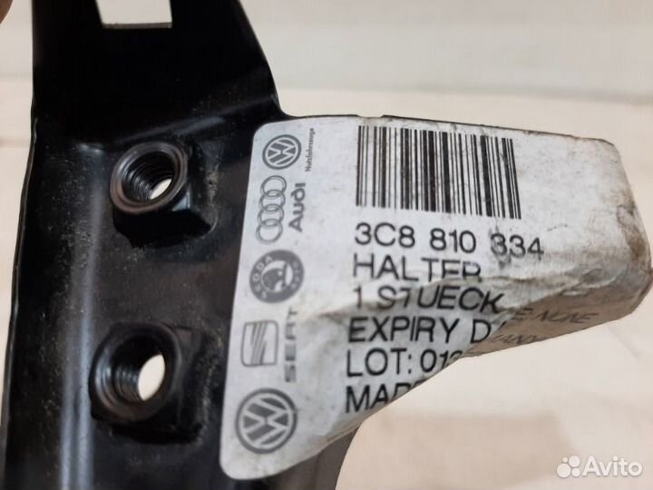 Кронштейн крыла передний правый Volkswagen Passat