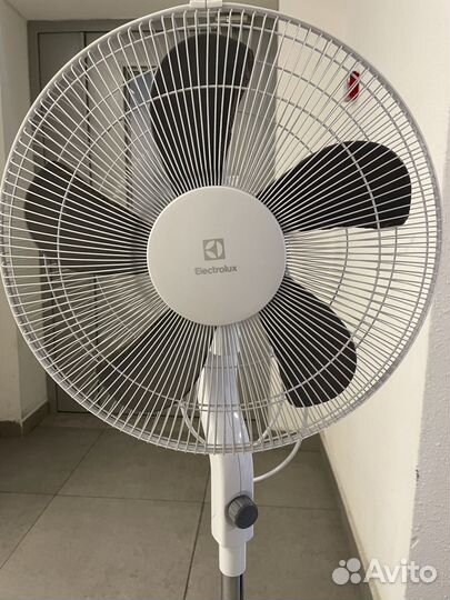 Вентилятор напольный Electrolux EFF-1003D