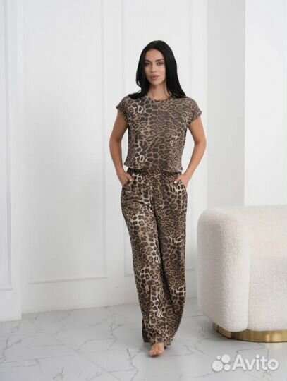 Брючный костюм женский 42 44