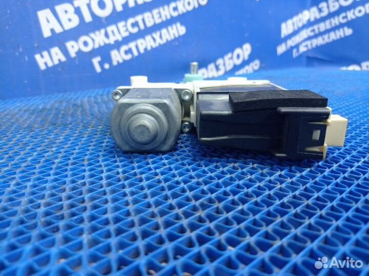 Моторчик стеклоподъемника Citroen C4 купе NFU 2006