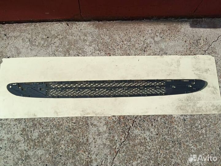 Решетка бампера MB w203 A2038851323 новая