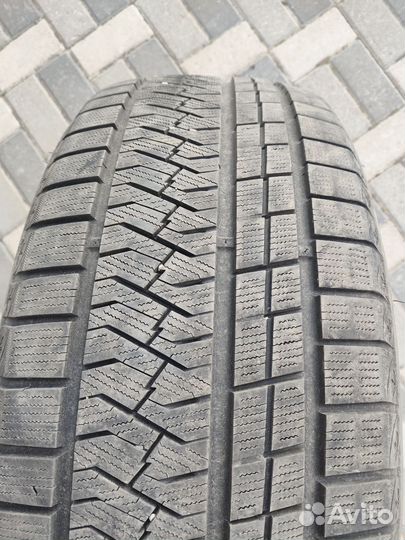 Triangle PL02 255/55 R20 110V