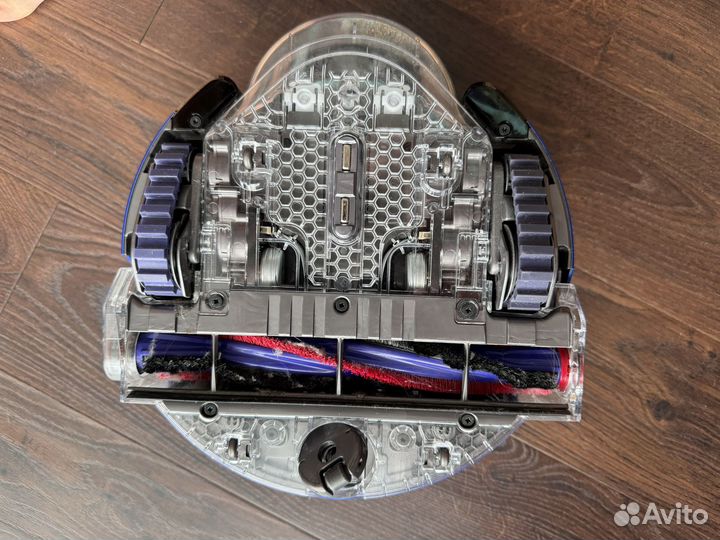 Продаю уникальный робот пылесос dyson eye360
