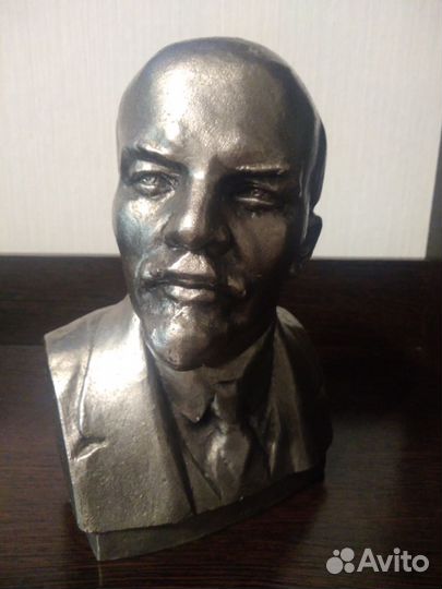 Бюст ленина