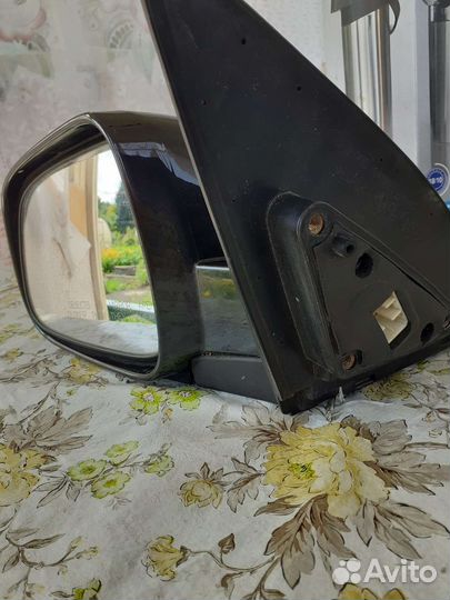 Боковое левое зеркало