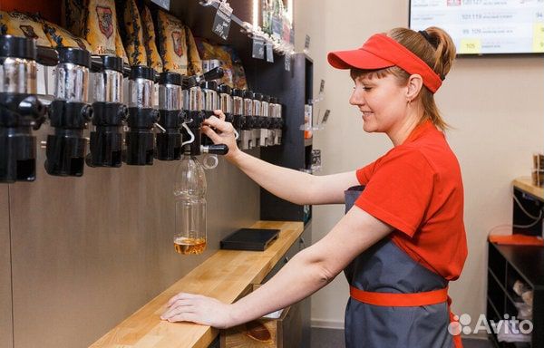 Продавец в магазин