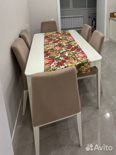 Стол со стульями