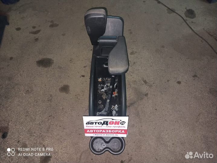 Подлокотник Renault scenic 2