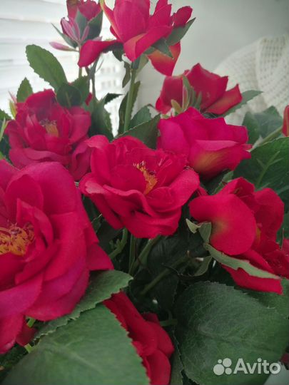 Композиция из искусственных цветов