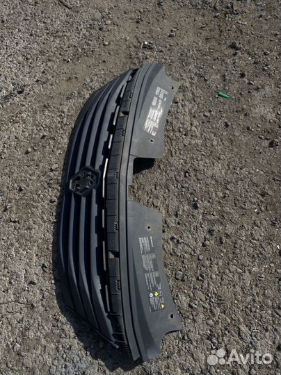 Решетка радиатора logan